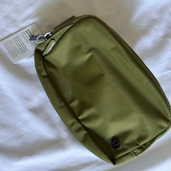 🆕💚 LAST ONE Lululemon Everywhere Belt Bag - Bronze Green - Picture 1 of 6